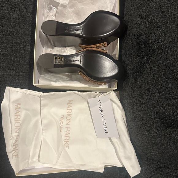 MARION PARKLE SANDALS.Size 38 1/2. Excellent condition with dust bag and box - Picture 3 of 4